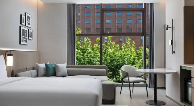 Четырёхместный номер Premium с видом на город Holiday Inn & Suites Shanghai Changfeng by IHG