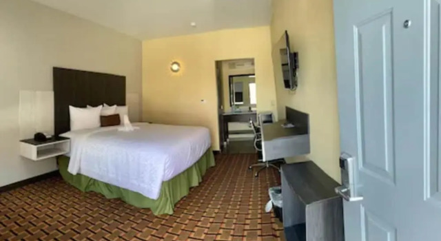 Номер Deluxe HomeStay Inn & Suites Edinburg