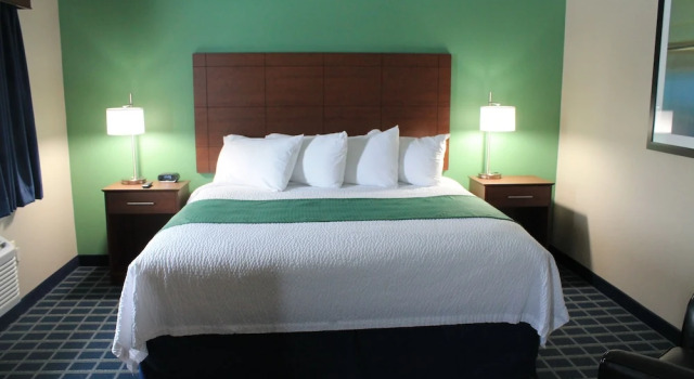 Brookstone Lodge & Suites - Emmetsburg, Забронировать Отель Эмметсберг Айова