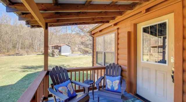 Коттедж Pet-friendly Damascus Cabin w/ Deck & Mtn Views