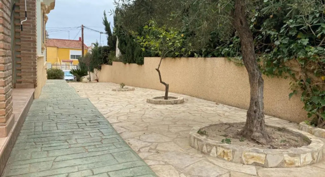 Коттедж Homely Apartments Villa Castelar
