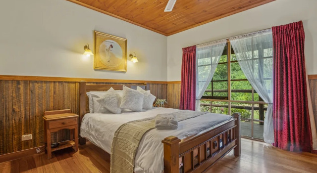 Коттедж StayAU Conifer Cottage Lakeside Haven