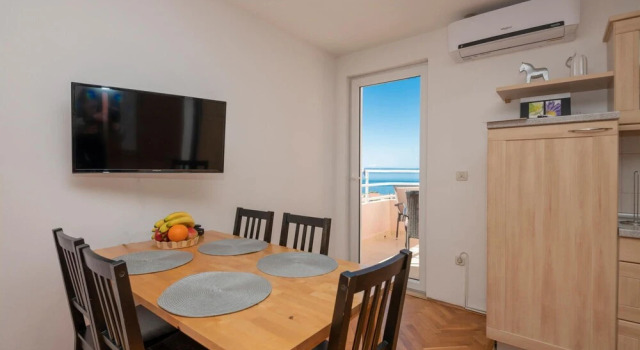 Awesome Apartment in Promajna With Wifi and 1 Bedrooms, Rezerwuj Apartament Hotele w Split-Dalmatia County z parkingiem, Parking
