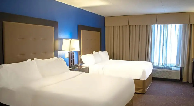 Четырёхместный номер Premium Holiday Inn Fargo by IHG