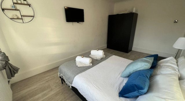Central Wimbledon Stay! Free Parking & Fast Wifi, Long Stays Welcome!
