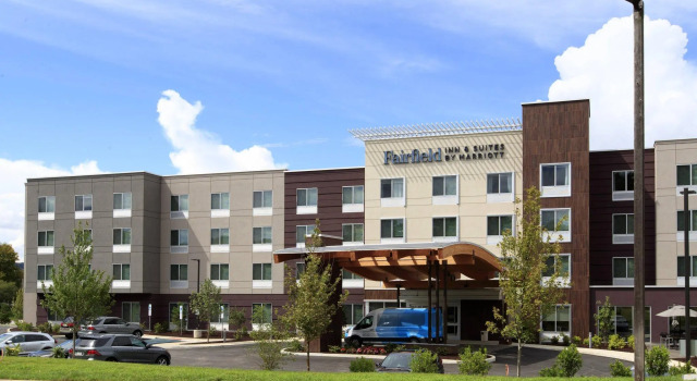Кровать в общем номере Fairfield Inn & Suites by Marriott Philadelphia Valley Forge/Great Valley