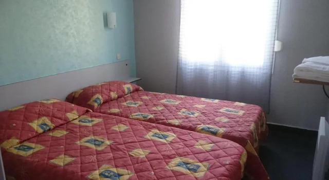 Chez Grand Mere, Rezervați Hotel Le Perthus Pyrénées-Orientales