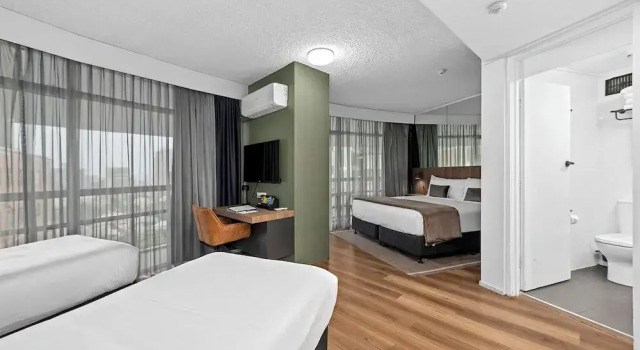 Семейный номер Standard с балконом Madison Tower Mill Hotel