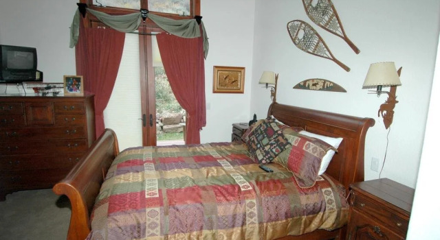 Robason 6 Bedroom Home by RedAwning