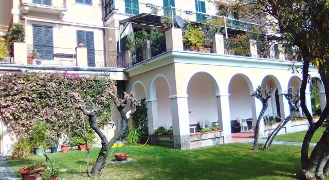 Апартаменты Lorenzo Apartment