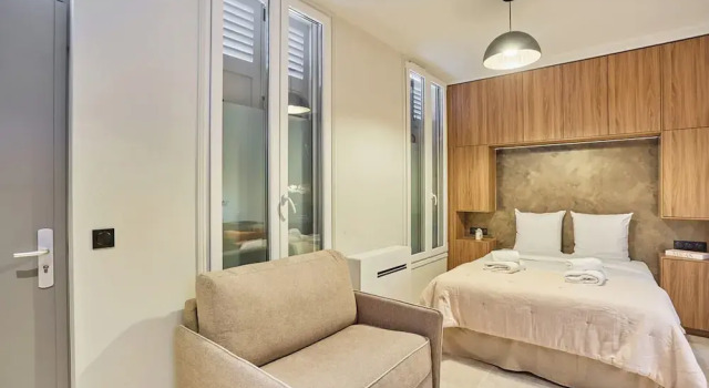 Suite Premium Facing the Chateau de Vincennes