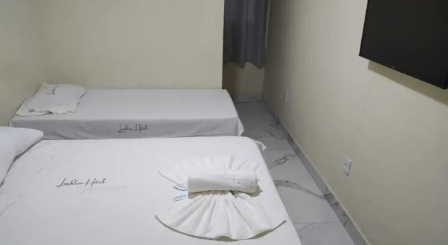 Hotel Londres ADE, Book Hotel Hoteller i Samambaia med parkering, Parkering