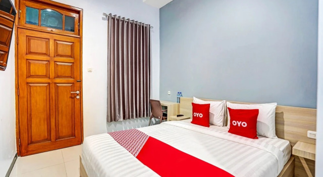 OYO Titik Koma Guest House, Book Pension Hoteller i Krembangan med parkering, Parkering