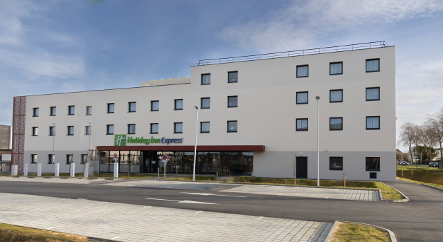 Holiday Inn Express Caen Epron by IHG, Забронировать Отель Кан 