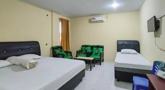 Hotel Fadhila Topoyo, Prenota Hotel  