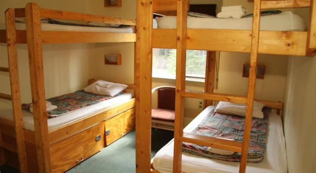 Кровать в общем номере HI Lake Louise Alpine Centre - Hostel