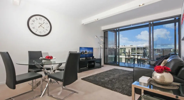 Апартаменты Executive Dockside Apartments Kingston Foreshore