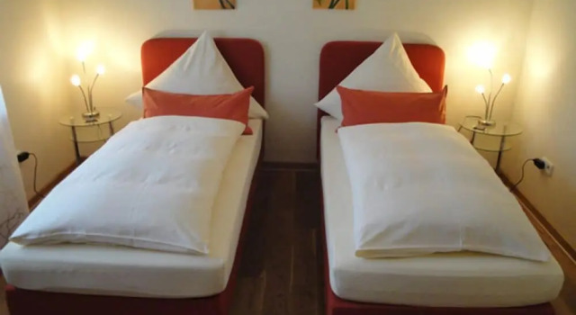 Ferienwohnung & Gästezimmer  Messezimmer, Забронировать Отель Кюртен Bergisches Land
