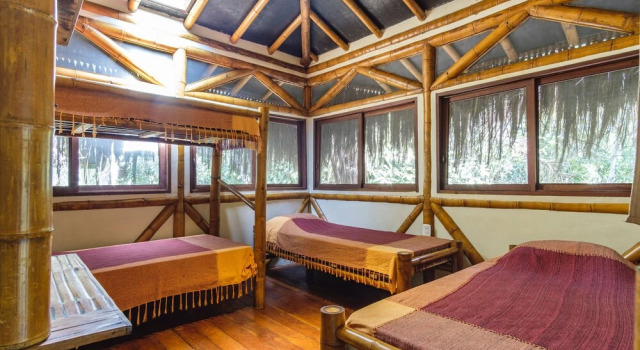 Universo Pol Bamboo Hostel
