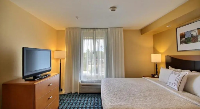 Студия Fairfield Inn & Suites by Marriott Milwaukee Airport