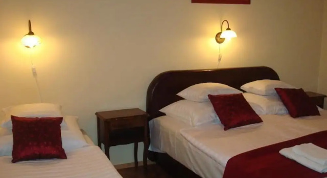 Hotel Napsugár és Gulyás Kunyhó Étterem