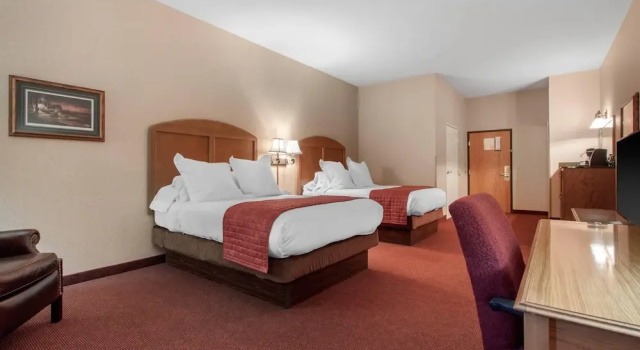 Четырёхместный номер Standard с красивым видом из окна Norfolk Lodge & Suites, an Ascend Collection Hotel