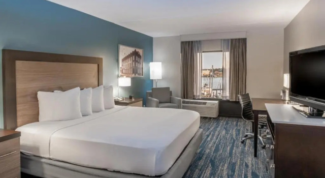Номер Standard DoubleTree by Hilton New Bern - Riverfront