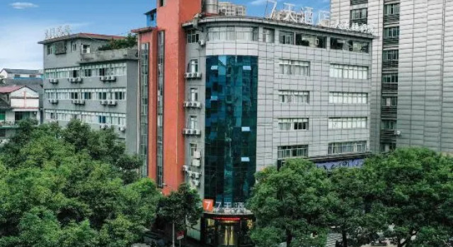 7 Days Hotel (Chongqing Xiushan Railway Station), Prenota Hotel Chongqing 