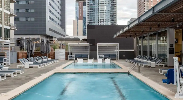 Апартаменты Kasa Spacious 1BD With Private Balcony 2nd Street