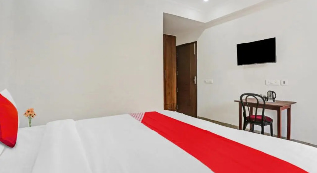 Flagship Unicorn Rooms Near Omaxe Celebration Mall