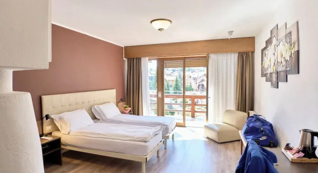 Четырёхместный номер Standard с балконом Hotel Trento