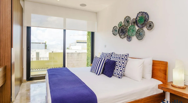 Grand Oceanview Condo with Rooftop Pools