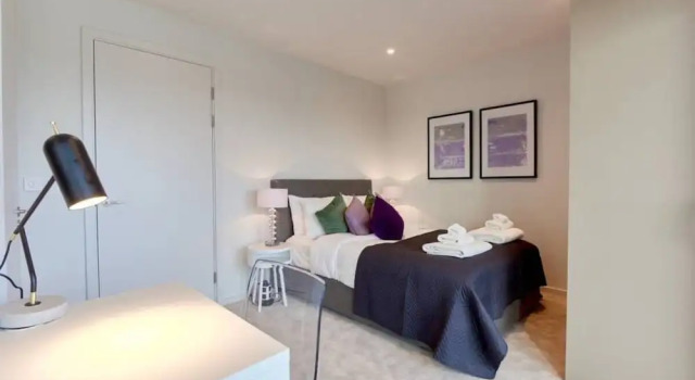 Modern 2bed Apt W/balcony in Kings Cross, Забронировать Отель Отели Лондона 3 звезды, рядом с Театр Technis, 3*