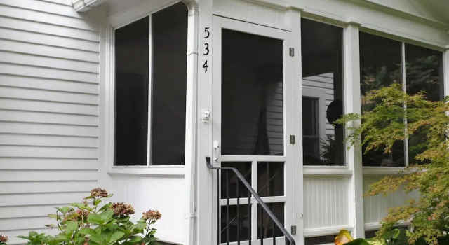 Farmhouse, Book Hotel Hoteller i Saugatuck med parkering, Parkering