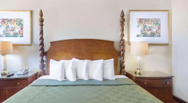 Двухместный номер Standard Days Inn by Wyndham Kingman East