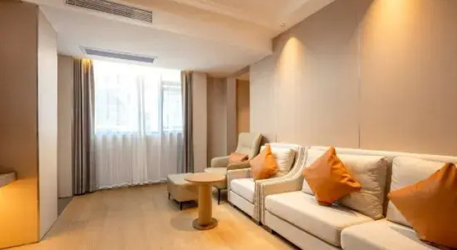 Люкс Business Vienna Hotel Haikou (Qilou Old Street Hainan University Branch)