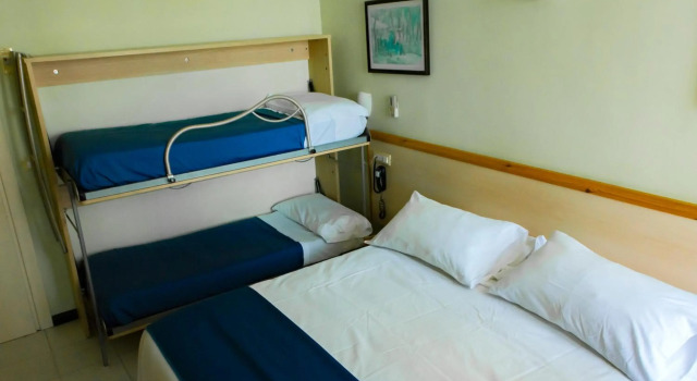 Hotel Delle Mimose, Buchen Sie Hotel Hotels in Blumenriviera mit Pool, Schwimmbad