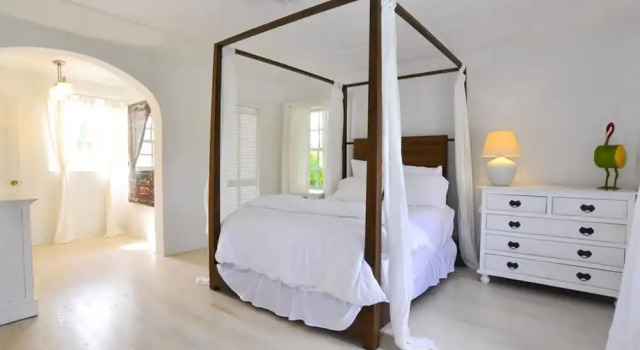 Villa Kimberly, Забронировать Вилла Коттеджи Майами-Бич, рядом с Miami Beach Latin Chamber of Commerce, Коттедж