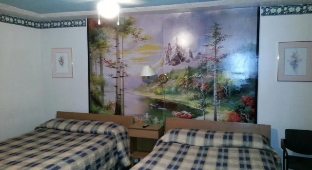 Четырёхместный номер Standard Holiday Motel
