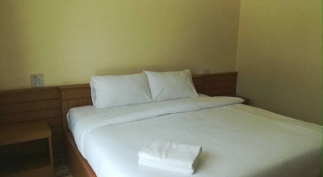 Lake Hill Resort, Забронировать Курортный отель Отели Самого Рой Йота с бассейном, Бассейн