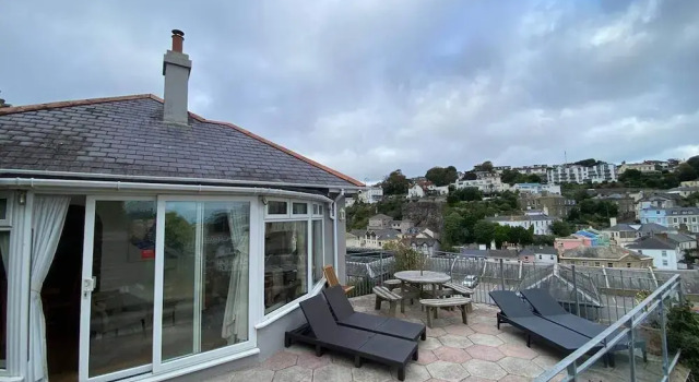 Коттедж 4 Bed House-sleeps 8-pets-parking-marinaseaview