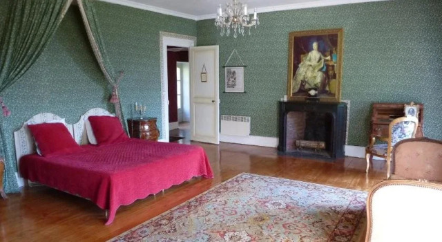 Chateau de la Voute, Réserver Hôtel Troo 
