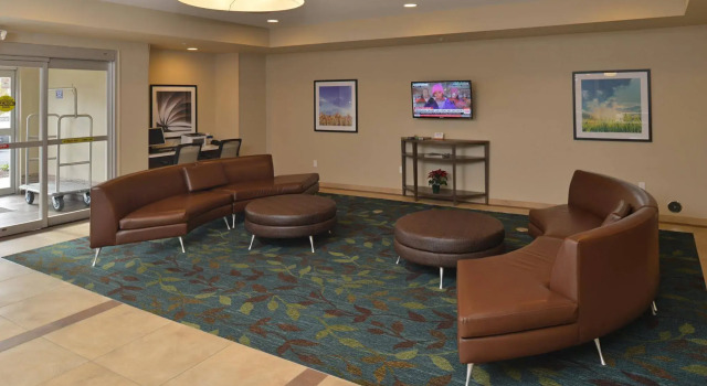 Candlewood Suites Eugene Springfield, an IHG Hotel, Buchen Sie Hotel Eugene Willamette Valley