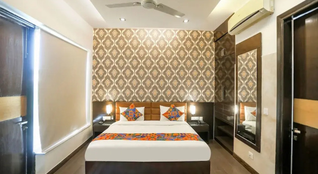 Люкс Luxury FabHotel Rivlet Residency