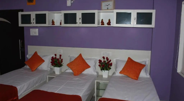 Кровать в общем номере (мужской номер) Mahas Inn
