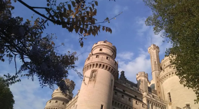 L'Eugenie, Rezervați Hotel Pierrefonds 