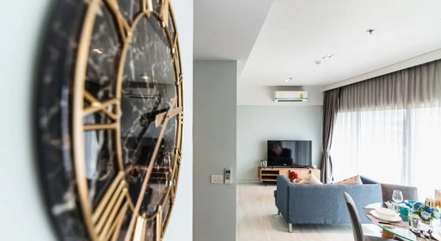 Апартаменты Deluxe с 2 комнатами с балконом и с частичным видом на море Pattaya Holiday at Veranda Residence Pattaya