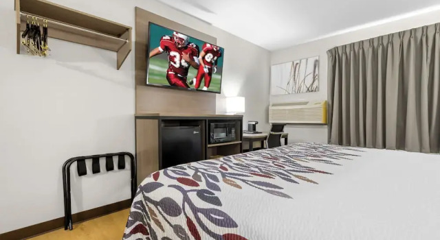 Номер Superior Red Roof Inn Huntsville, AL