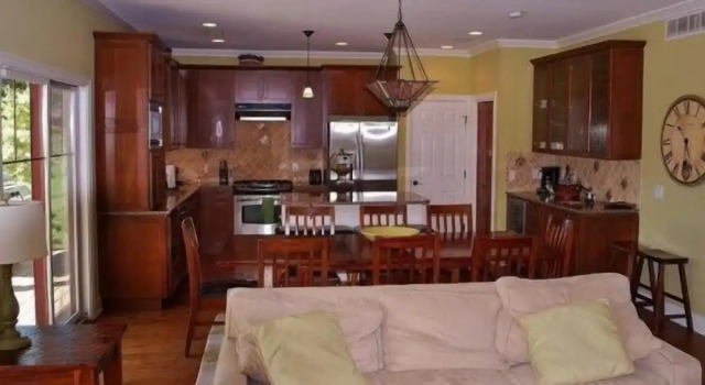 Коттедж Bluewater Vacation Rentals