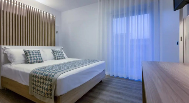 Jet Hotel